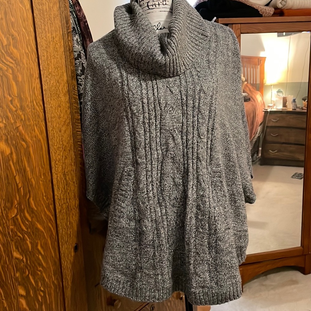 89th and Madison Cloak sweater with pockets